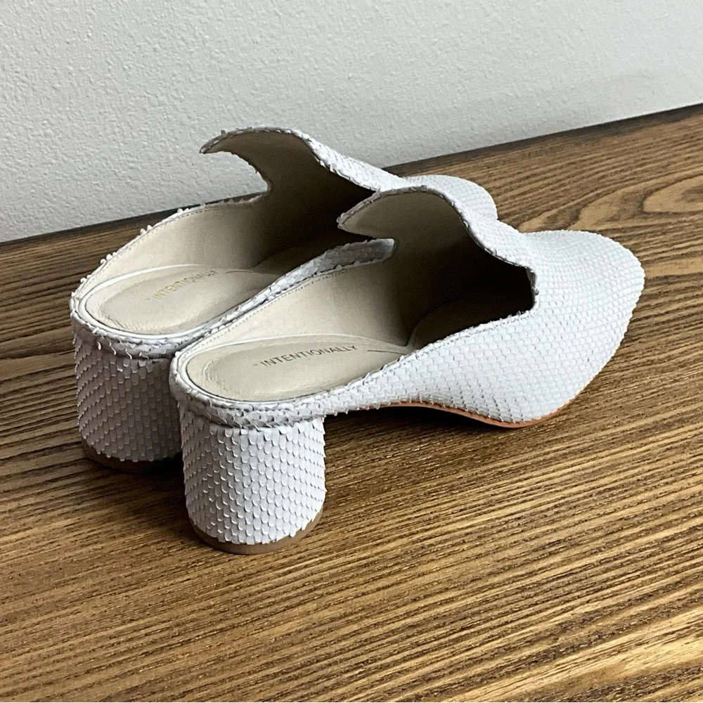 Intentionally Blank White Reptile Leather Mule, New in Box - Picture 7 of 8